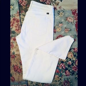 Lucky Brand Jeans - Lucky Sweet N Straight white jeans in LNC size 6 Lucky Brand Jeans - Lucky Sweet N Straight white jeans in LNC size 6